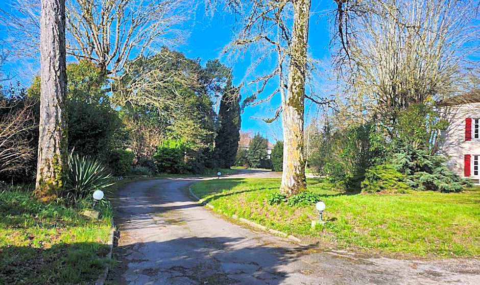 Logis Hotels - Au Colombier du Touron