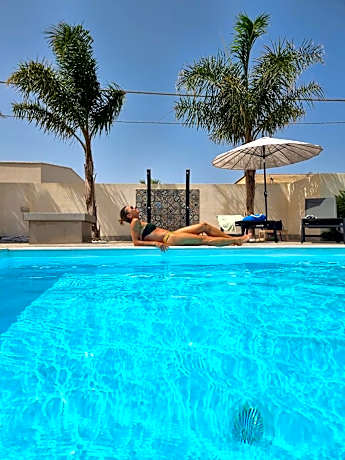 MrBrown - Cinzia Resort Beach