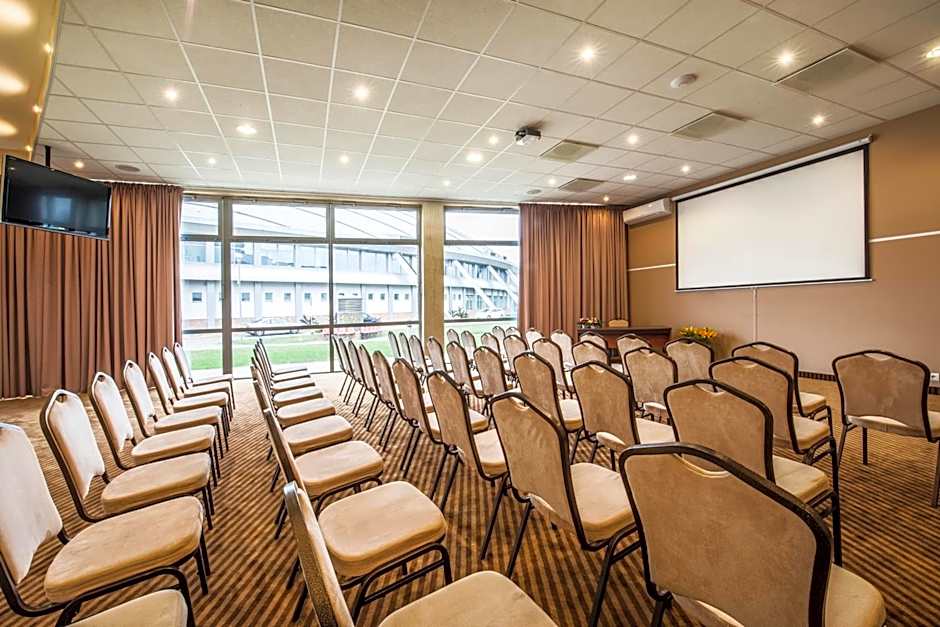 Hotel Victor Pruszkow DeSilva