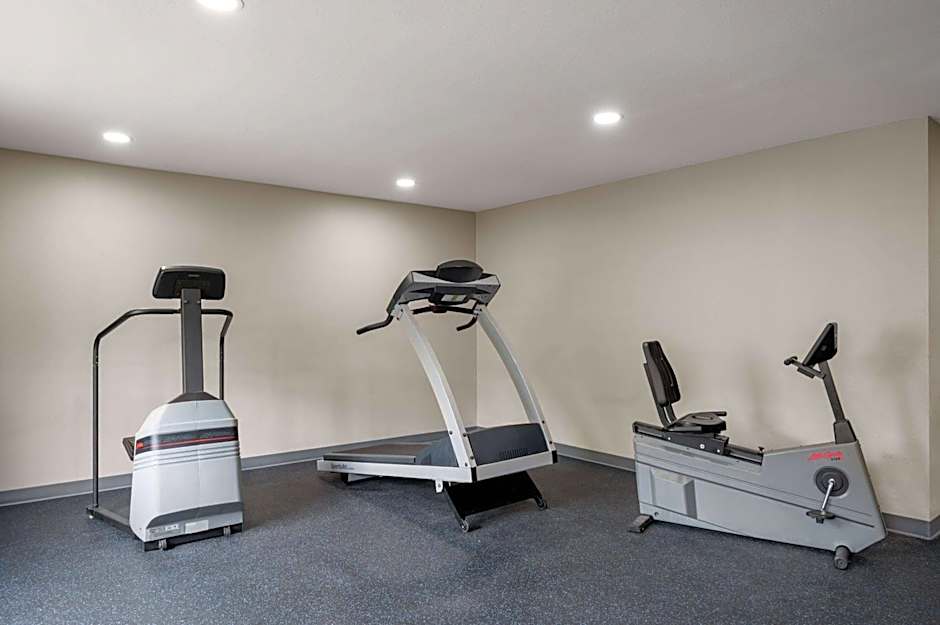 La Quinta Inn by Wyndham Indianapolis Airport Executive Dr