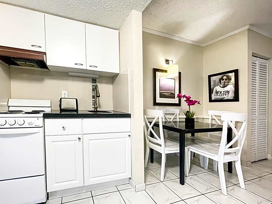 Hollywood by the Sea