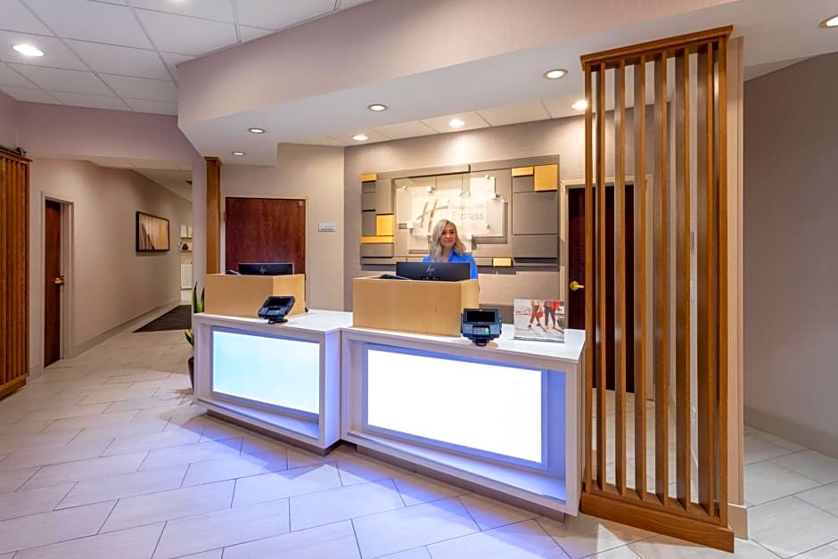 Holiday Inn Express Hotel & Suites Minneapolis-Downtown Convention Center by IHG