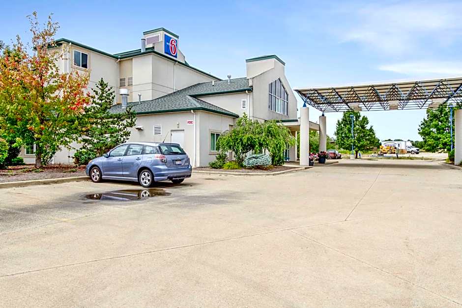 Motel 6-Medina, OH - Cleveland