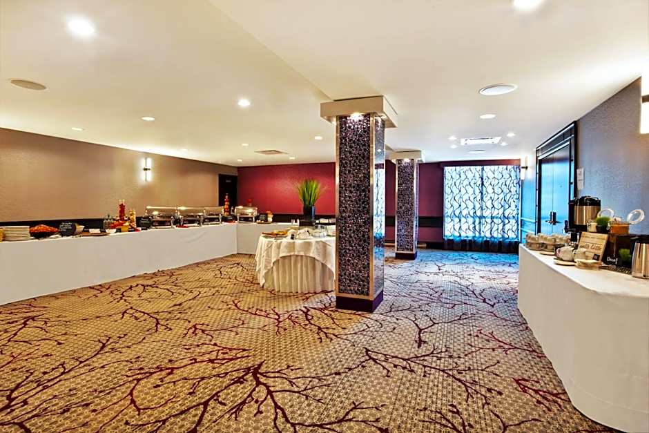Crowne Plaza Kitchener-Waterloo By IHG