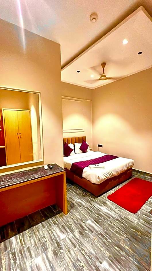 Hotel Brooklyn Suites - Near Golden Temple