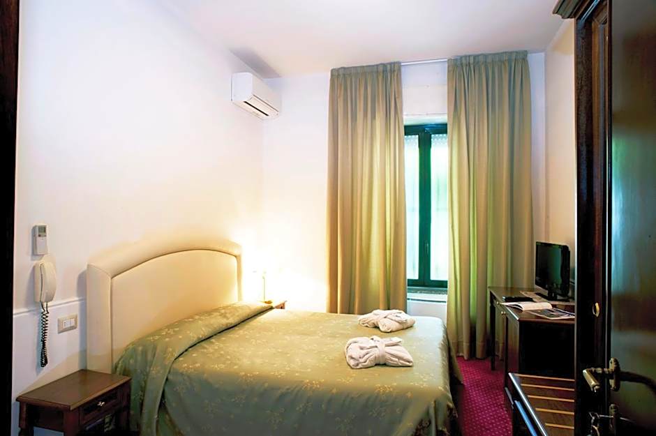 Hotel Milano Helvetia - in centro con piscina