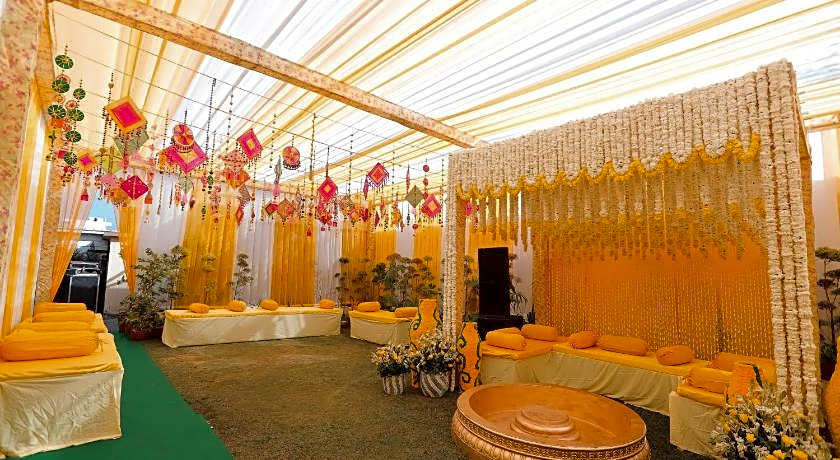Hotel Saffron Leaf