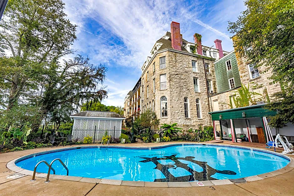 1886 Crescent Hotel and Spa