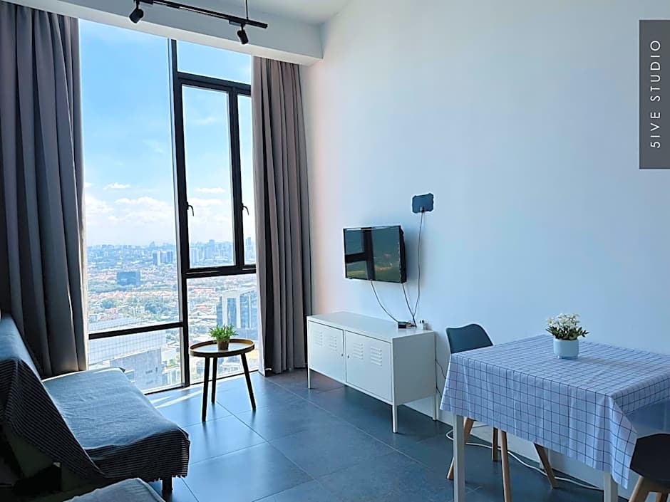 Five Studio - Empire Damansara