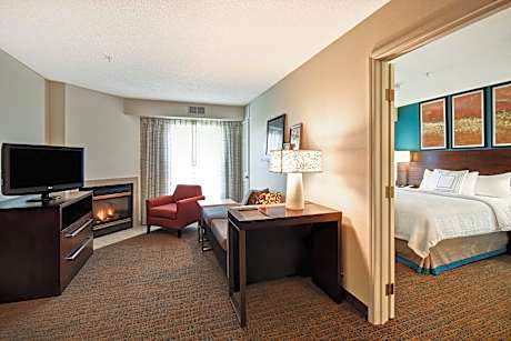 2 Bedroom Suite, Bedroom 1: 1 Queen, Bedroom 2: 1 Queen, Sofa bed