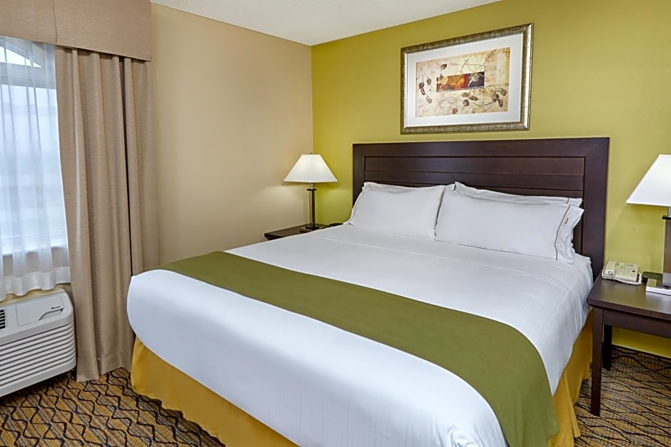 Holiday Inn Express Hotel & Suites Chicago-Libertyville By IHG