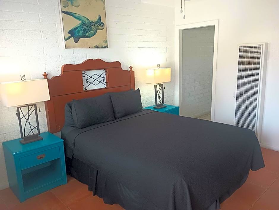Photo 1 of 11 of Deluxe 1 Queen Bed