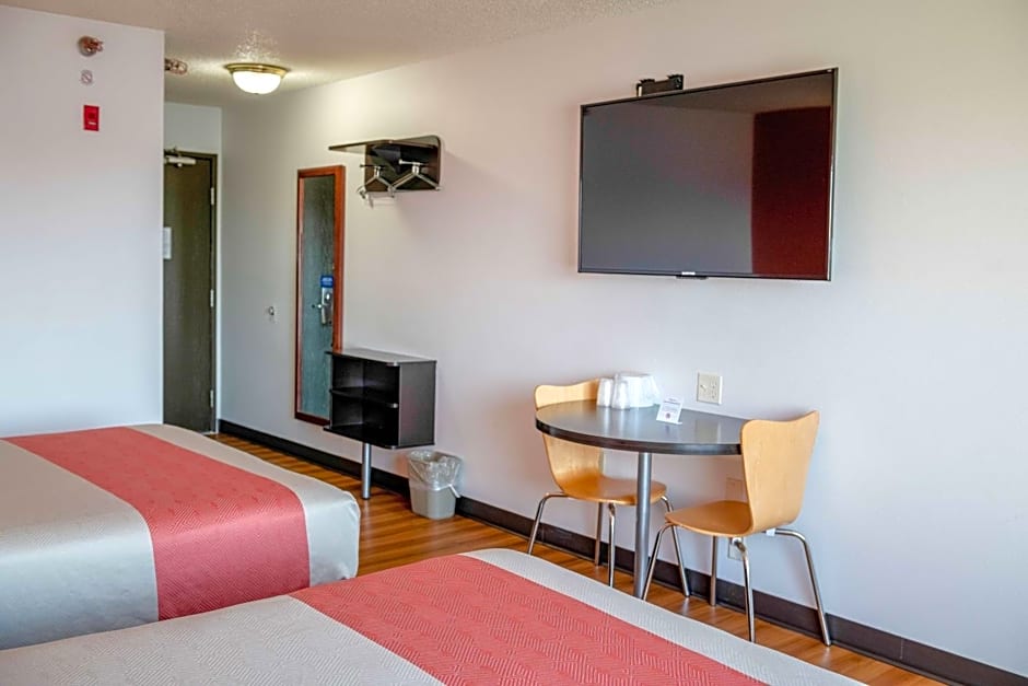 Motel 6 Lincoln, NE
