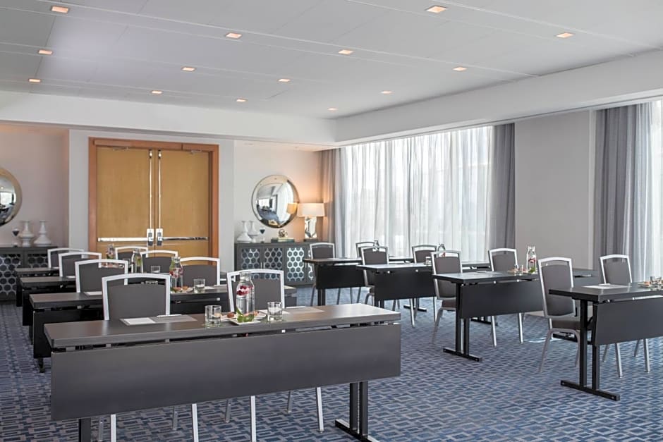 Renaissance Boston Waterfront Hotel