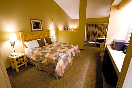 Majestic Bear Suite
