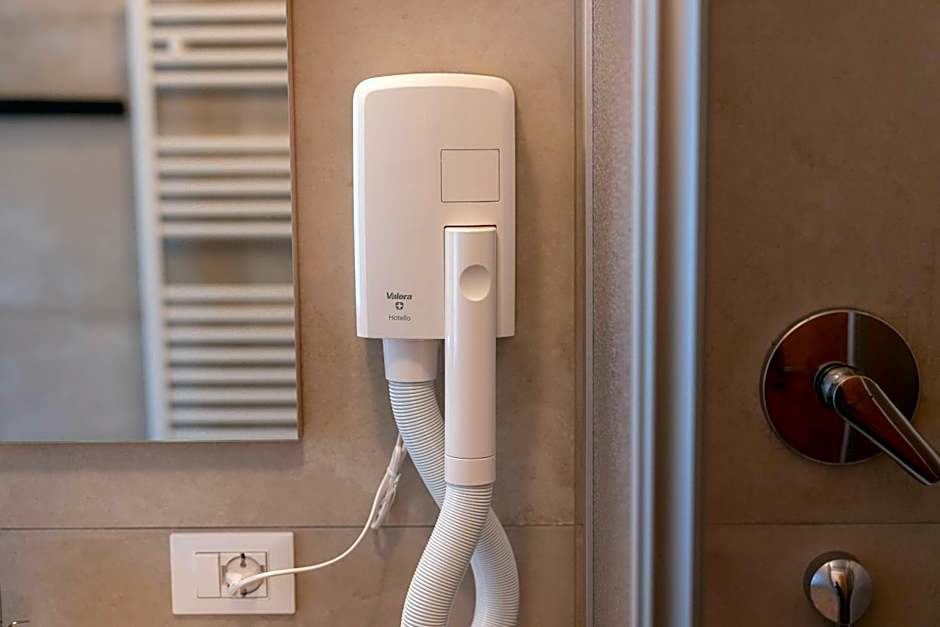 SAN PIETRO DOLOMITI Small Budget Hotel