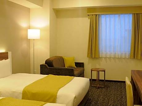 Twin Room with Extra Bed - Non-Smoking
