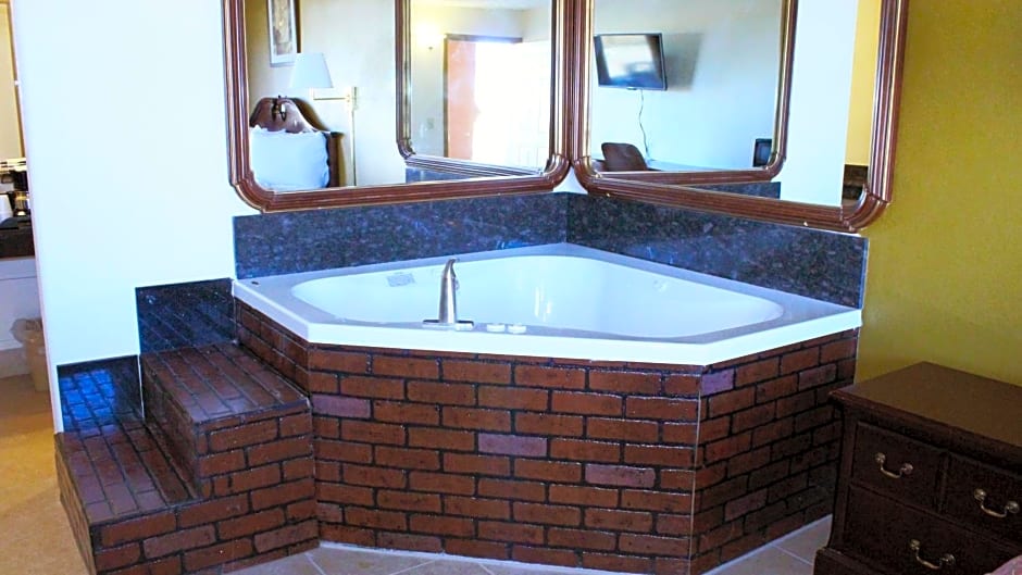 Royal Inn & Suites