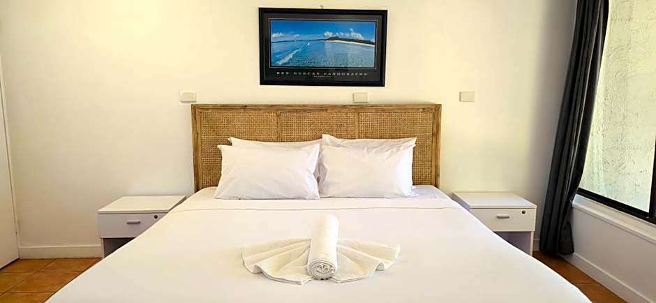 Nomads Airlie Beach Hotel