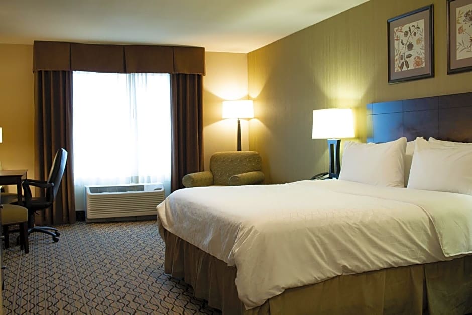 Holiday Inn Express Hotel And Suites Williston