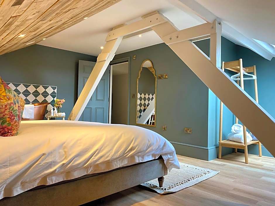 Railway House York by Chateau Anna