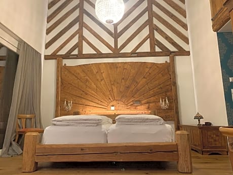 Deluxe King Suite
