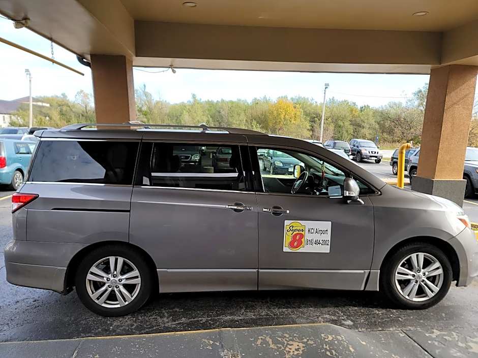 Super 8 by Wyndham Kansas City Airport North