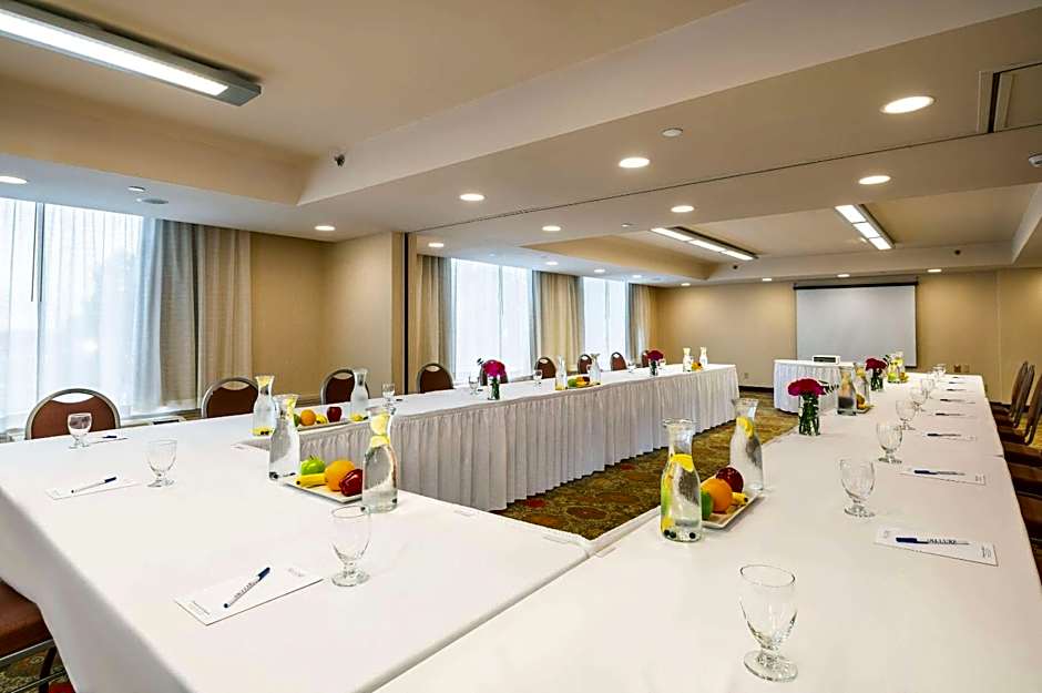 Allure Hotel & Conference Center