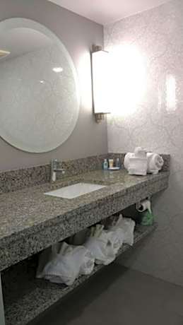 Efficiency King Suite - Non-Smoking
