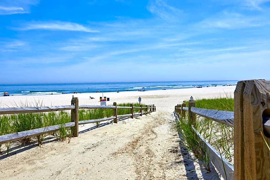 Drifting Sands Oceanfront Hotel