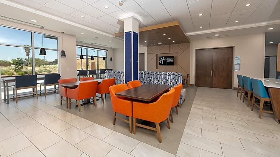 Holiday Inn Express & Suites Ridgecrest - China Lake By IHG