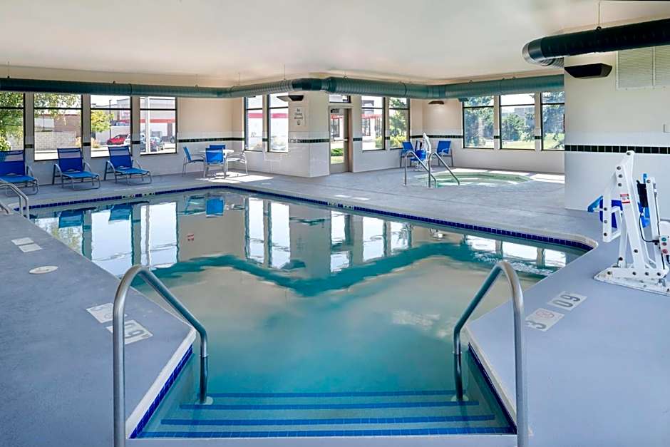 Holiday Inn Express Hotel & Suites Fort Atkinson By IHG