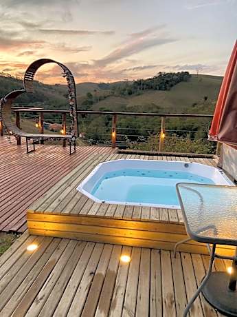 Recanto da Alegria - Casa em Cunha com Jacuzzi,Piscina,Rede,Churrasqueira,Lareira,Deck, Banco de coração