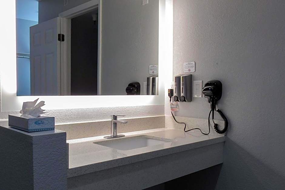 Capri Suites Anaheim