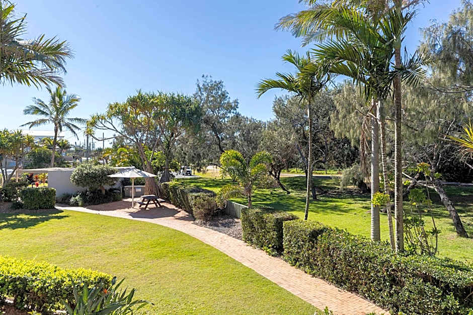 Surfside Buddina Beachfront 3bed Apt - Direct Beach Access