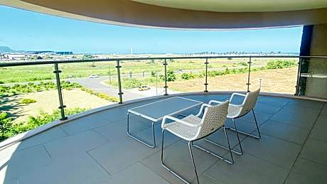 1 Queen Premium Balcony