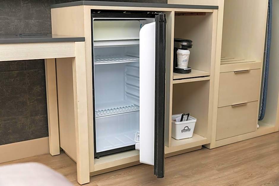 Days Inn by Wyndham 100 Mile House