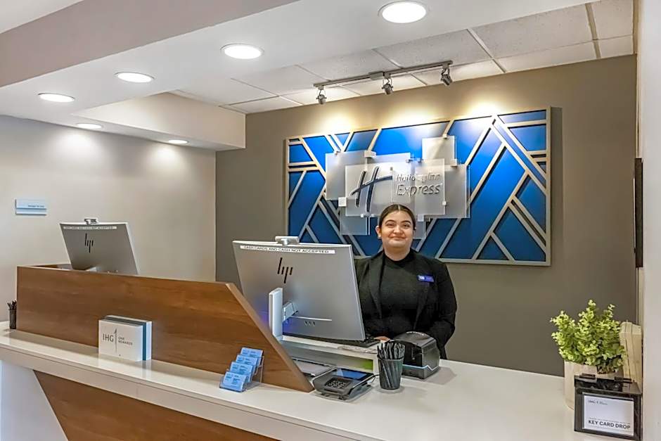 Holiday Inn Express Crestwood By IHG
