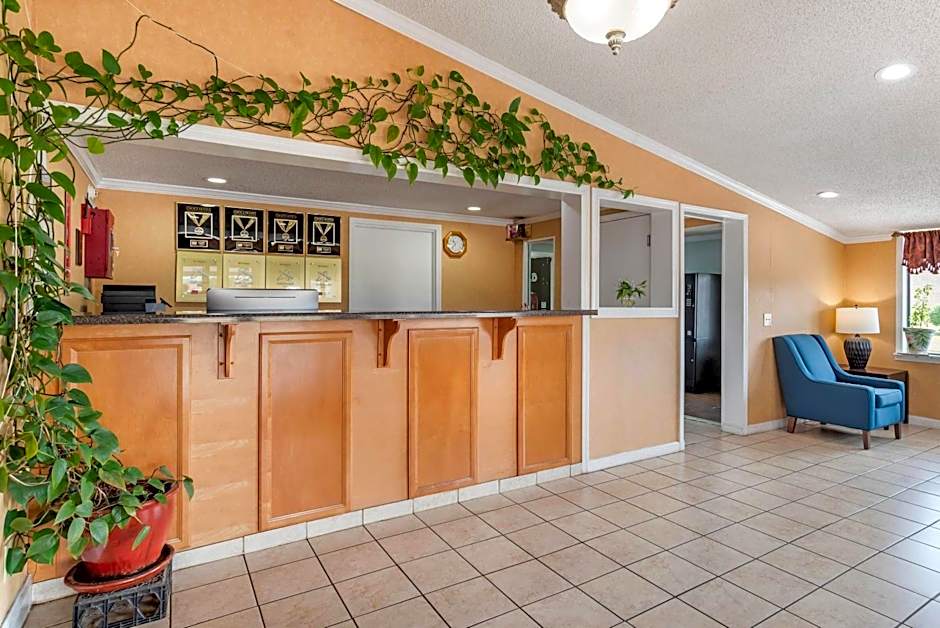 Econo Lodge Oxford near Choccolocco Park