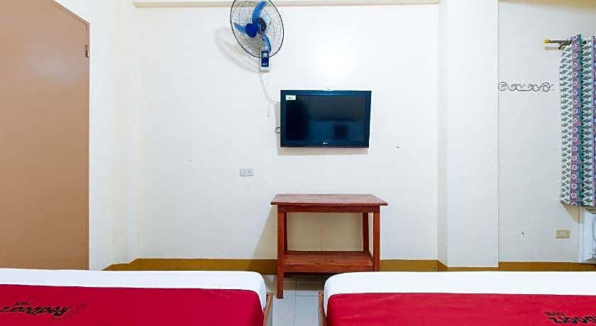 RedDoorz @ Golden Park Inn La Union
