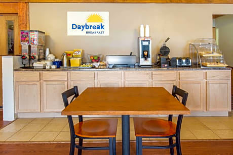 AmeriVu Inn and Suites - Sheboygan Falls