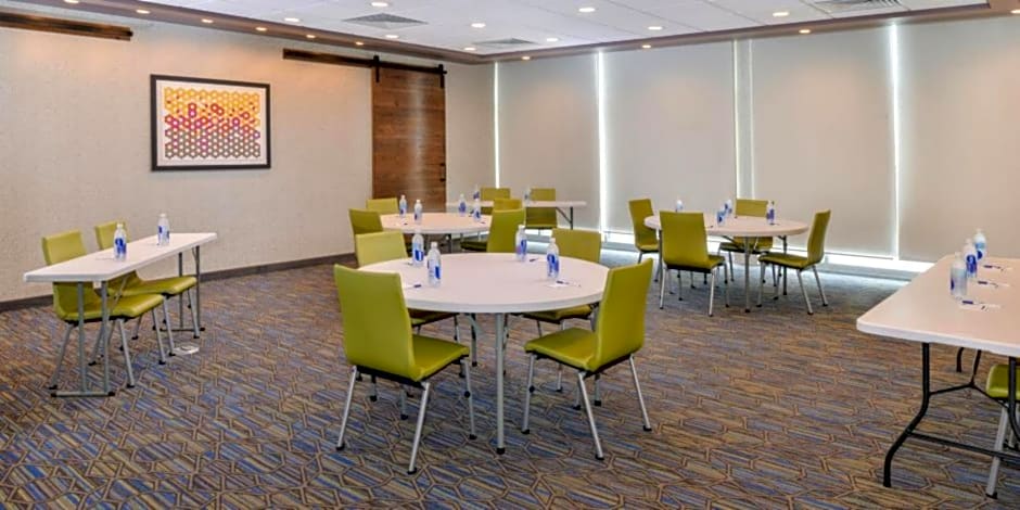 Holiday Inn Express Alliance By IHG