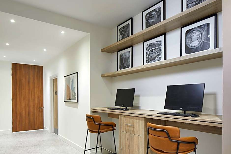 Courtyard By Marriott London City Airport