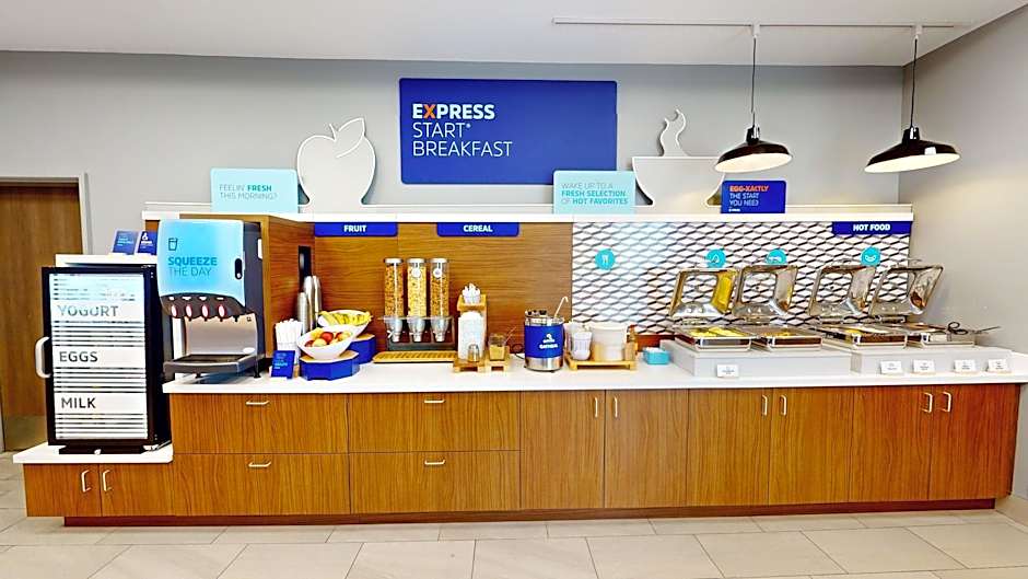 Holiday Inn Express & Suites Chicago Schaumburg By IHG