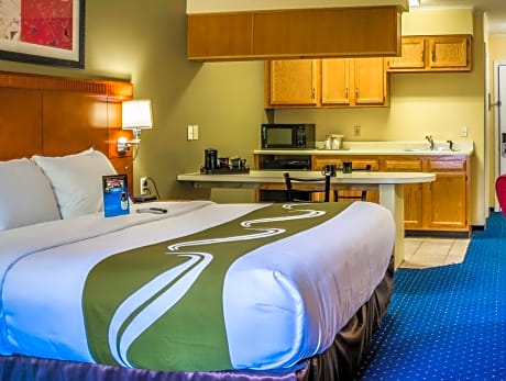 1 King Bed Nonsmoking