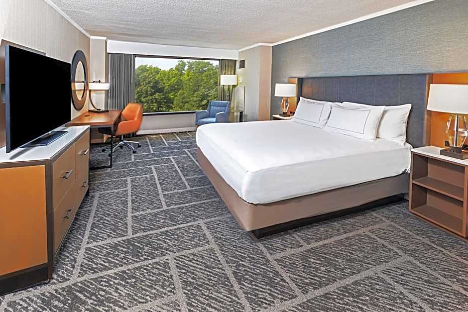 DoubleTree By Hilton Hotel Tulsa At Warren Place