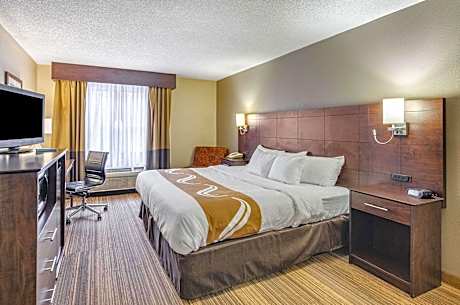 1 King Bed, Nonsmoking, Accessible