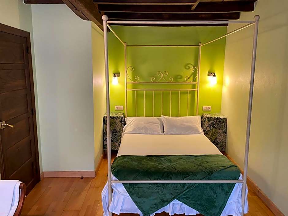 Hotel y apartamentos rurales L'Anceo