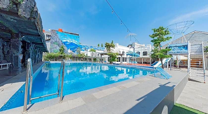 RedDoorz @ Niagara Waterpark