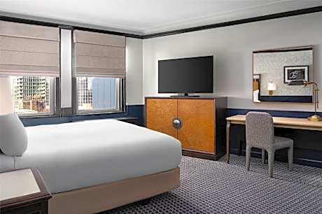 1 King Bed Corner Room